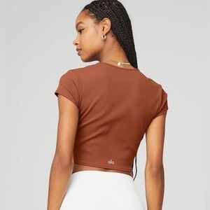 ALO Yoga Ribbed Short Sleeve Crop Top